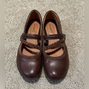 *GENTLY USED* Women Baretraps Dress Flats Shoes Sz 9.5 Brown